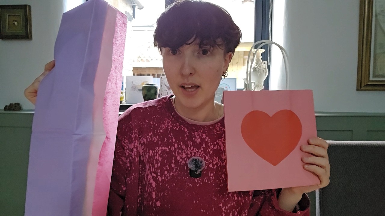 wrapping gifts 'n' nattering (softly spoken ASMR) - ASMaRch Day 14 🎁