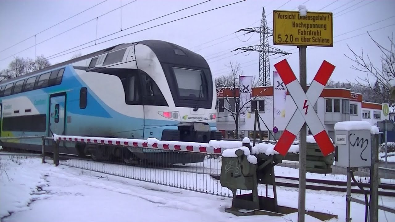Spoorwegovergang Rosenheim (D) // Railroad crossing // Bahn&uuml;bergang