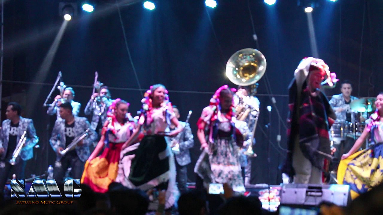 LA INCOMPARABLE BANDA SUREÑA - FERIA DE PARACHO 2017 ( LA PIREKUA MICHOACANA )