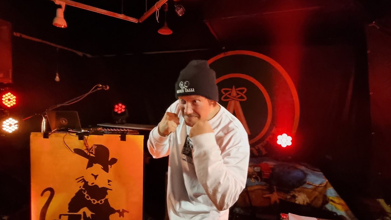 Atomirotta @ Aurinkoon/Lauttasaari 24.9 Bar 52
