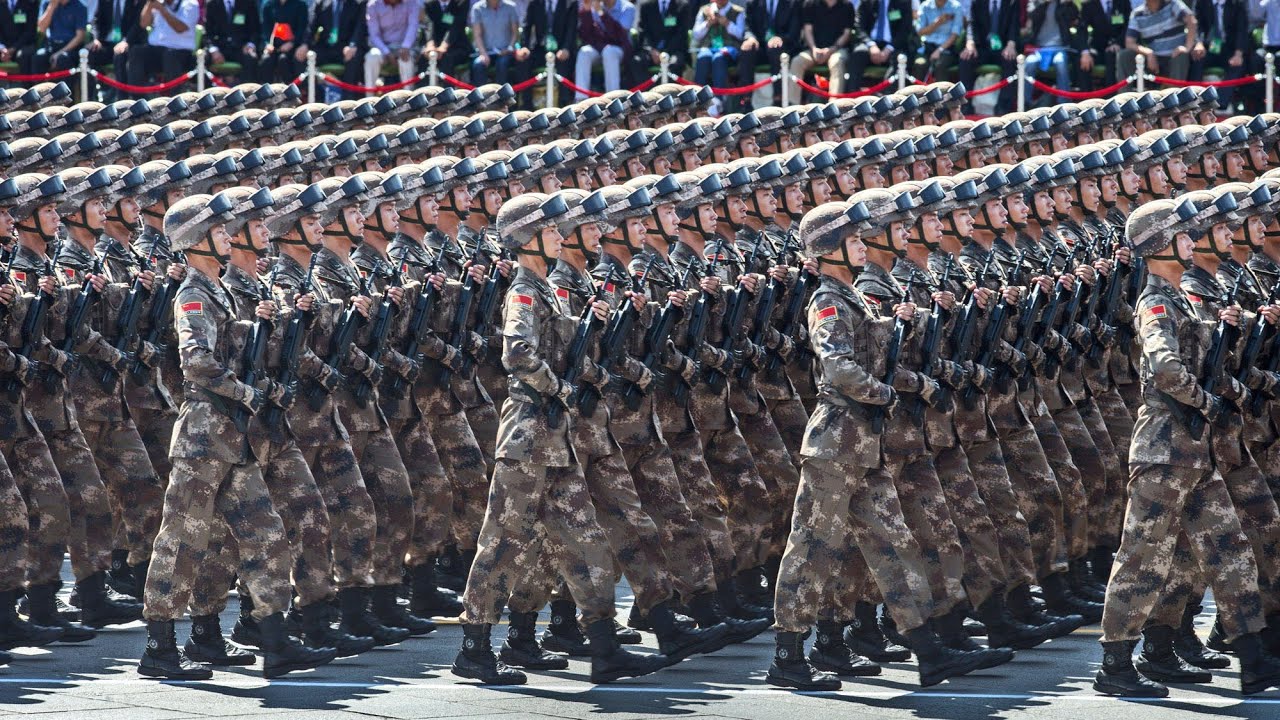 8 DÉFILÉS MILITAIRES LES PLUS IMPRESSIONNANTS AU MONDE