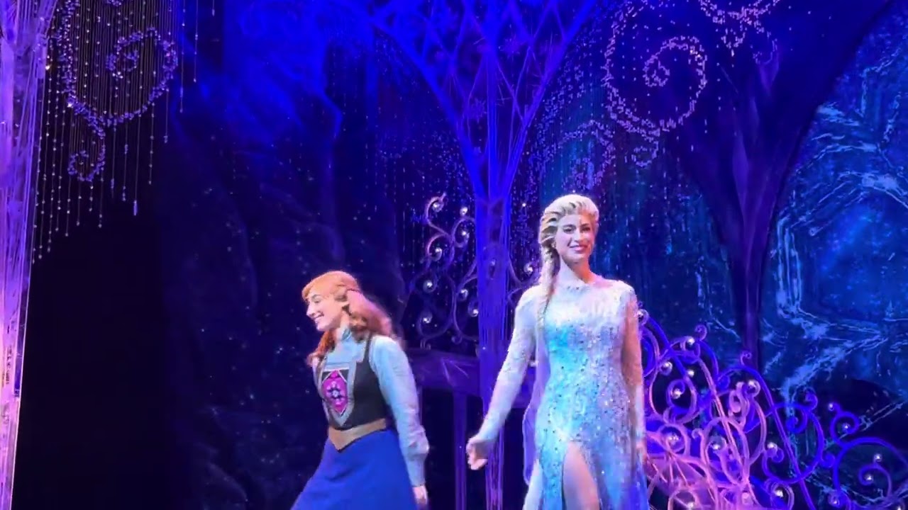 Die Eiskönigin Musical - Schlussapplaus Ann und Elsa