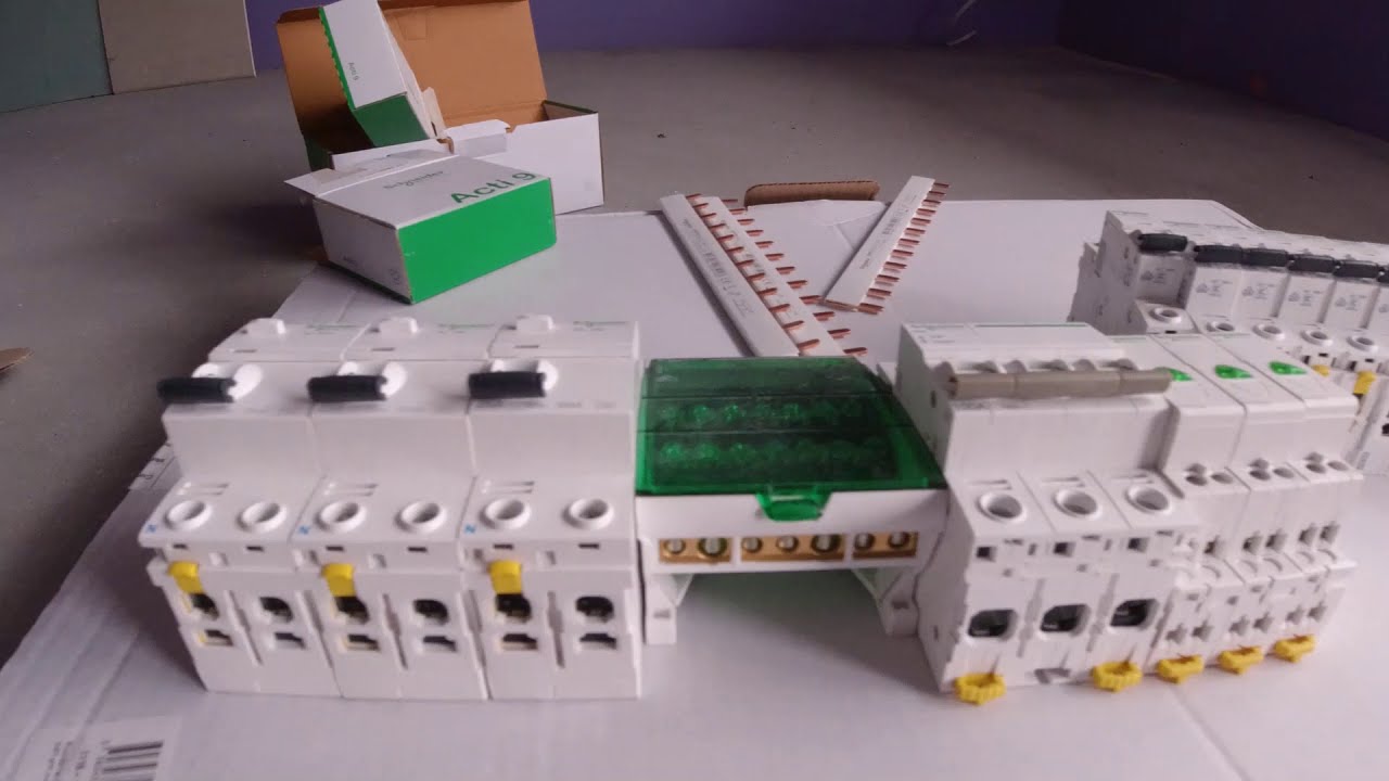 TIM.pl/YouTube: Montaż rozdzielnicy Schneider Electric