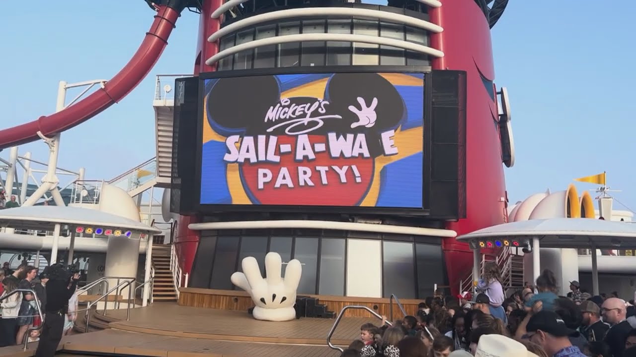 Mickey's Sail-A-Wave Party - Full Show With DisneyBand+ | Disney Magic Cruise Ship | DisneyBand+