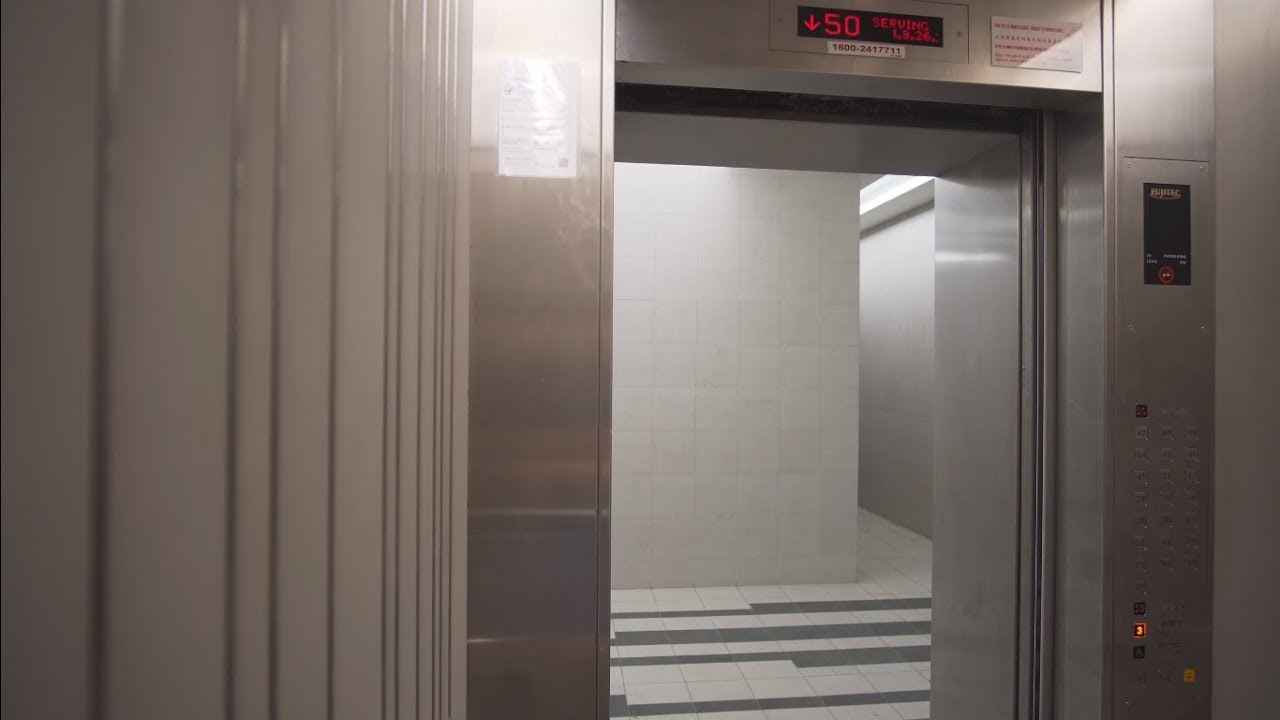 Singapore, Pinnacle@Duxton, FUJITEC elevator - going down