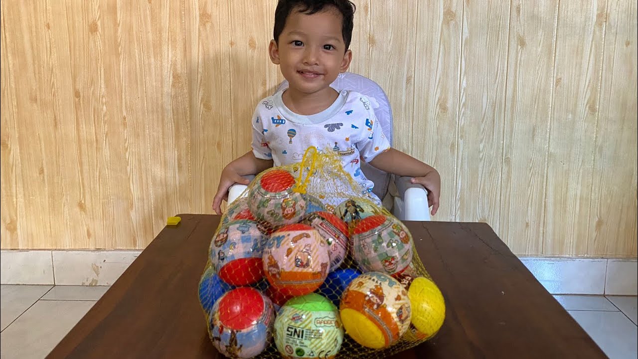 MAINAN ANAK - UNBOXING BOLA BANYAK BERHADIAH BINATANG ICE CREAM BUAH PENGHAPUS SAPI DINOSAURUS