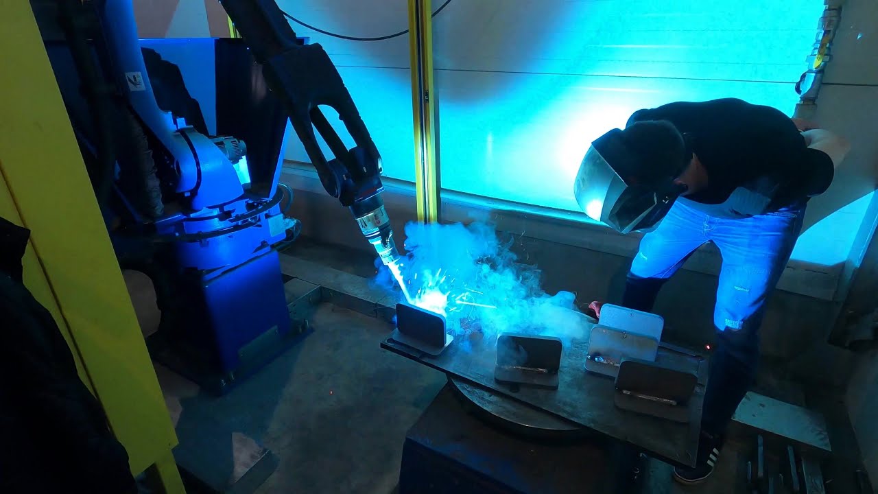 Odcinek 20 - WYJAZDOWO - Robot spawalniczy YASKAWA MA2010 + źr&oacute;dło LORCH S5
