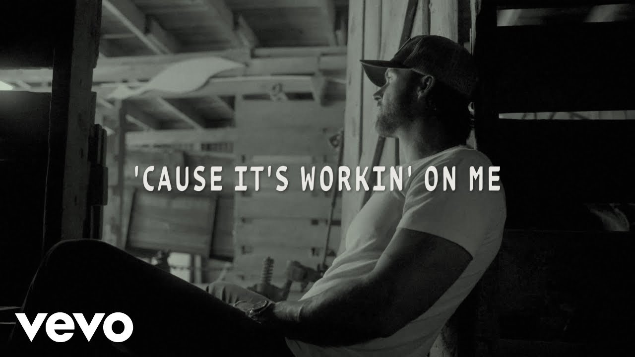 Riley Green - Workin' On Me (Lyric Video)