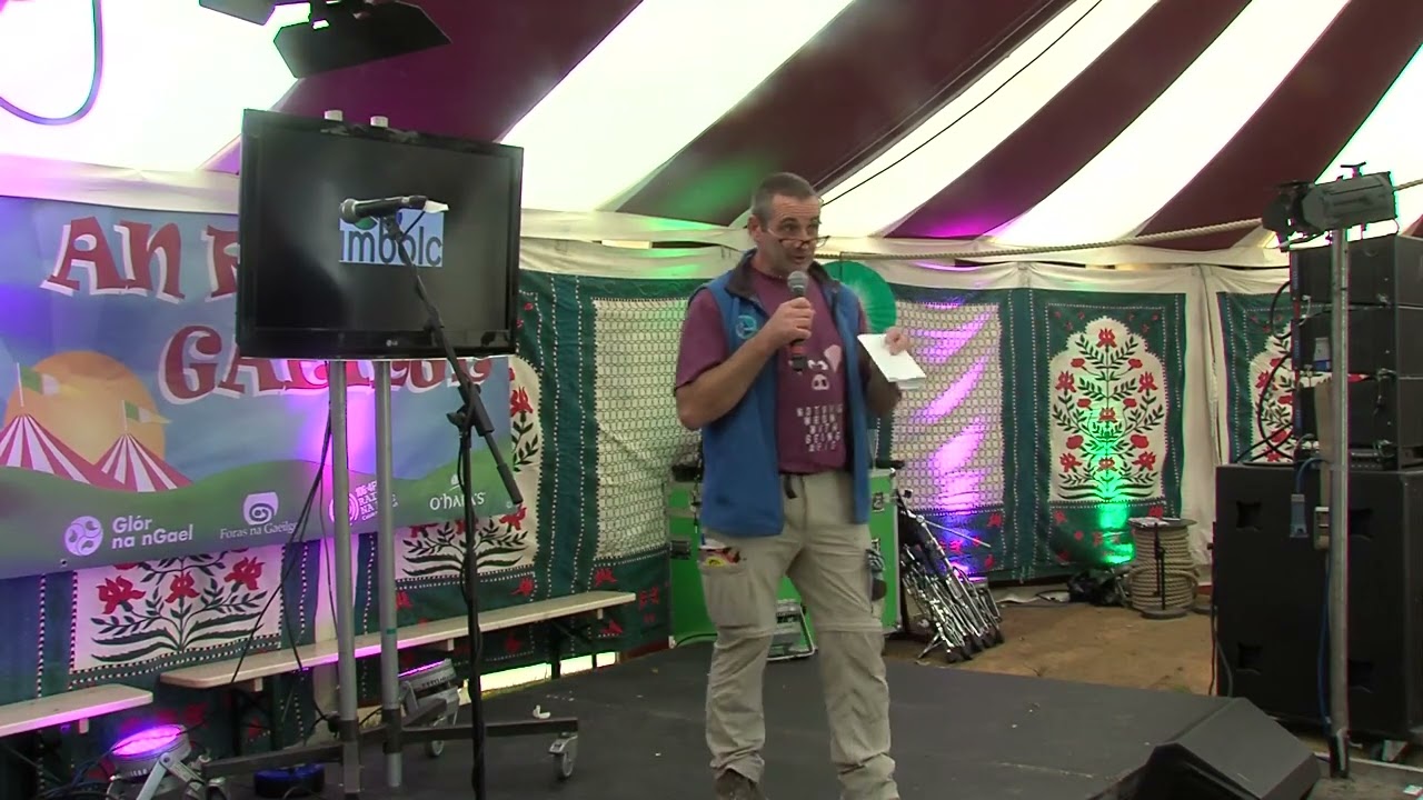 Gan Fiacail Curtha Ann: Staid an Tionscail Feola le Ed Hick