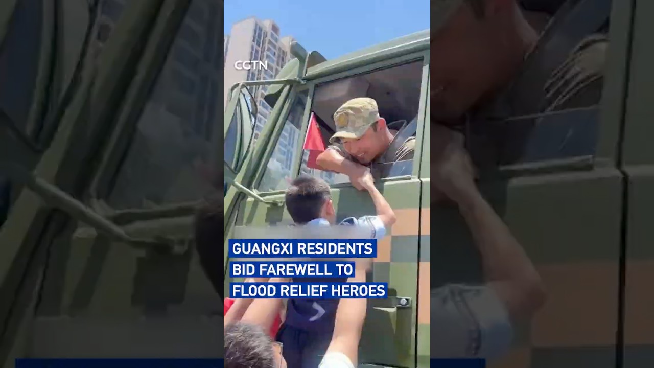 Guangxi residents bid farewell to flood relief heroes #coolchina