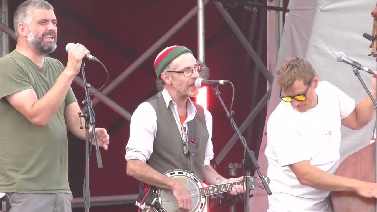 Gwibdaith Hen Fran - “Trôns dy Dad” - Llwyfan y Maes - Eisteddfod Wrecsam 2025