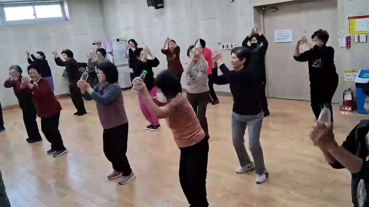 한잔해 #오늘밤소주한잔어때요내가쏜다 #오늘은코가삐뚤어지도록달릴실분들만모였다 #몇병째인지아무도몰라 #하하건강운동 #실버체조 #검단건강생활지원센터 #검단청소년수련관 #인천건강증진협회 