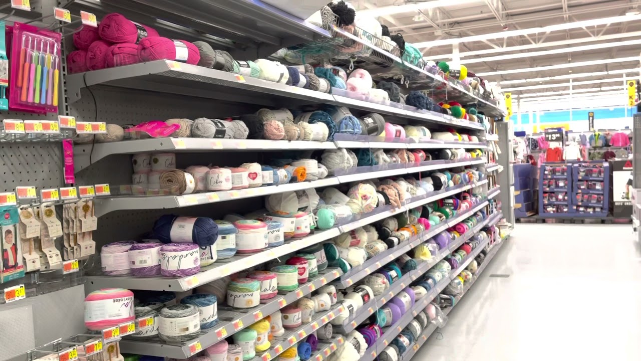 Sección de estambres en la tienda de Walmart🧶tienda de lanas🤗todo para crochet🔥lanas y ovillos