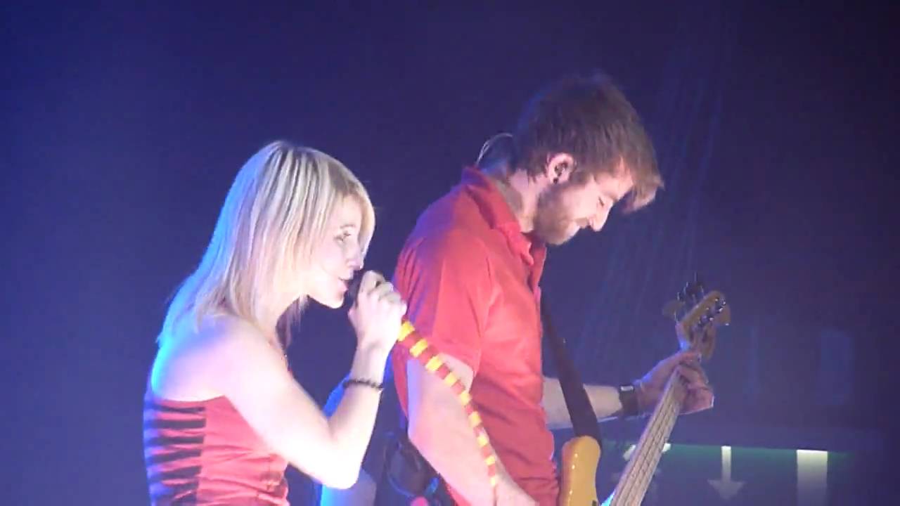 Paramore -Looking Up- LIVE Birmingham NIA 11/12/2009 HD