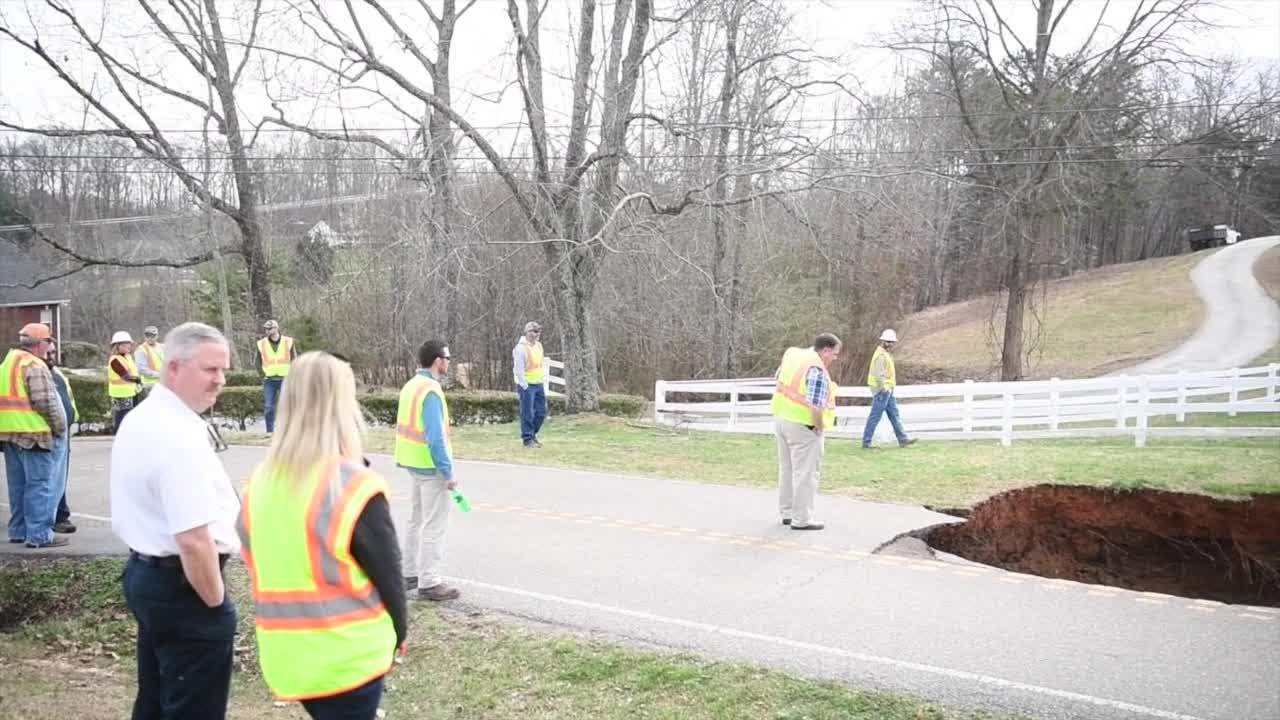 Video of sinkhole on Greenwell Road in Powell