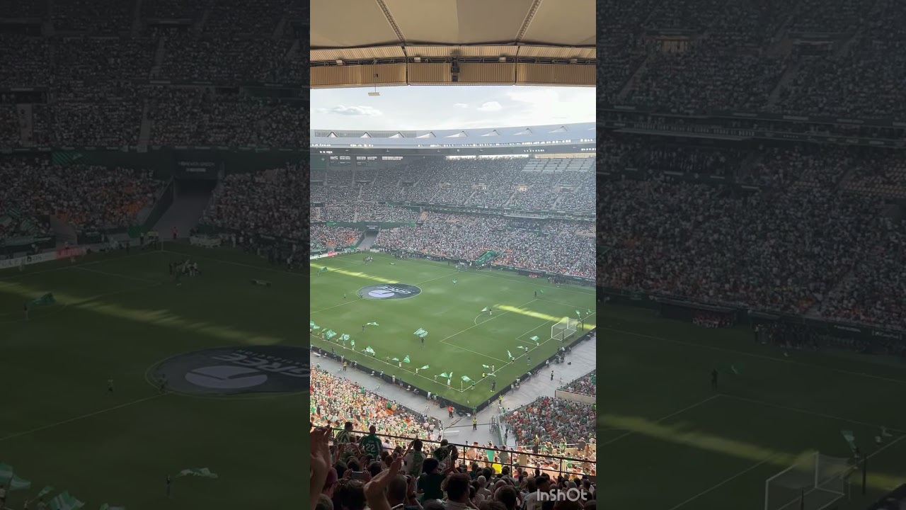 Brutal el ambiente antes del partido de la afici&oacute;n del Betis en el estadio la cartuja #ultras #fans