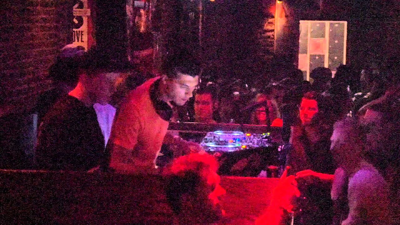 Losco droppin some FoFoFadi @ Trillers #7