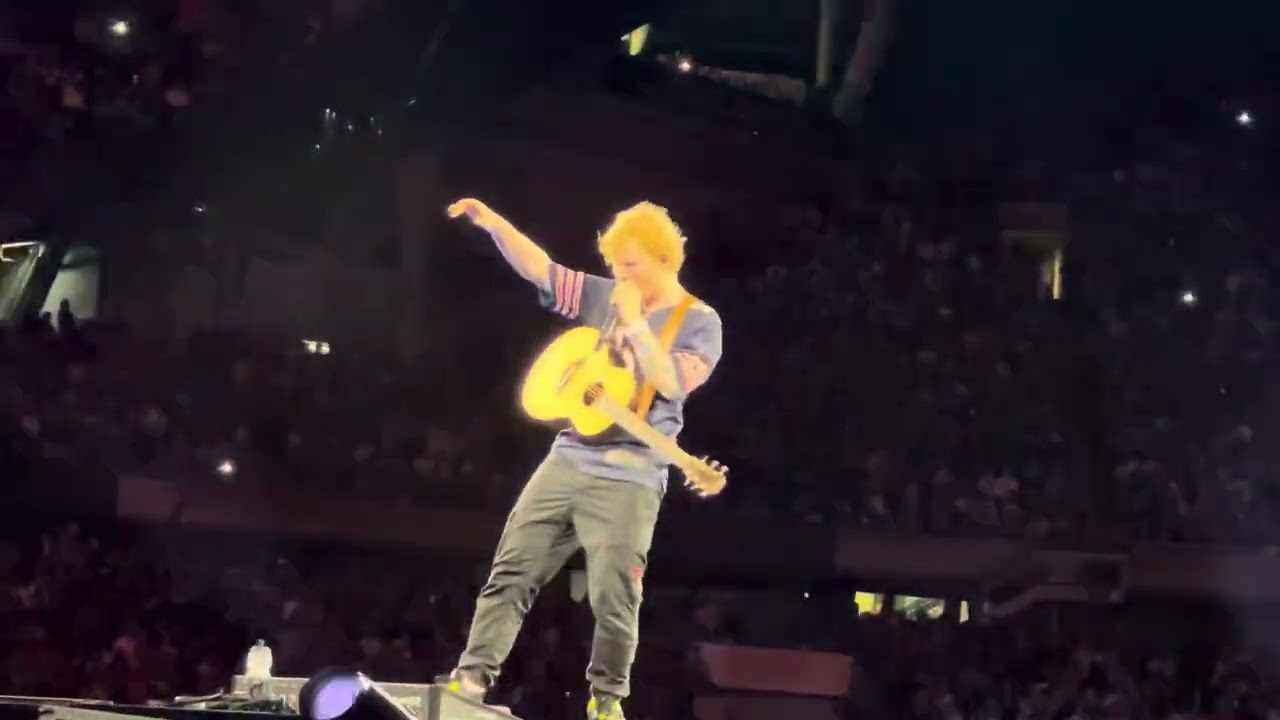 Ed Sheeran - Shape Of You (Live in Chicago 2023)