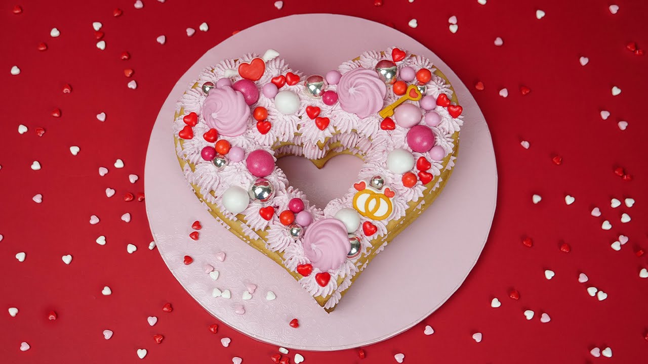 Raspberry Heart Cream Cake 💗