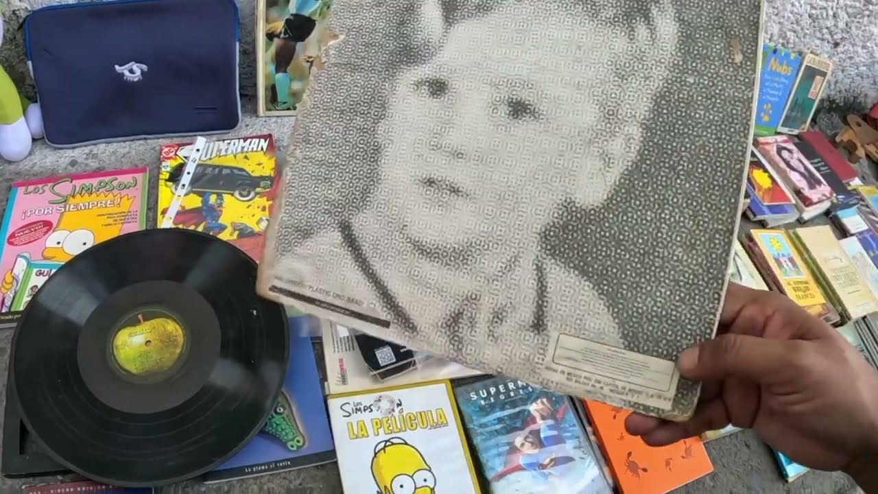 Lo mejor del tianguis de la estacion! Muy buenos discos encontre!!
