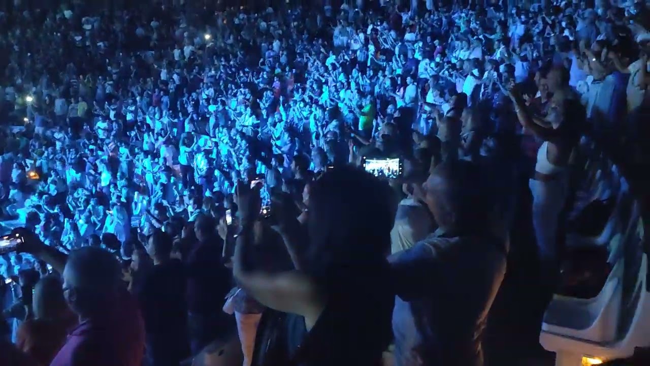 Πάριος "Νησιώτικα" live στο Βεάκειο.