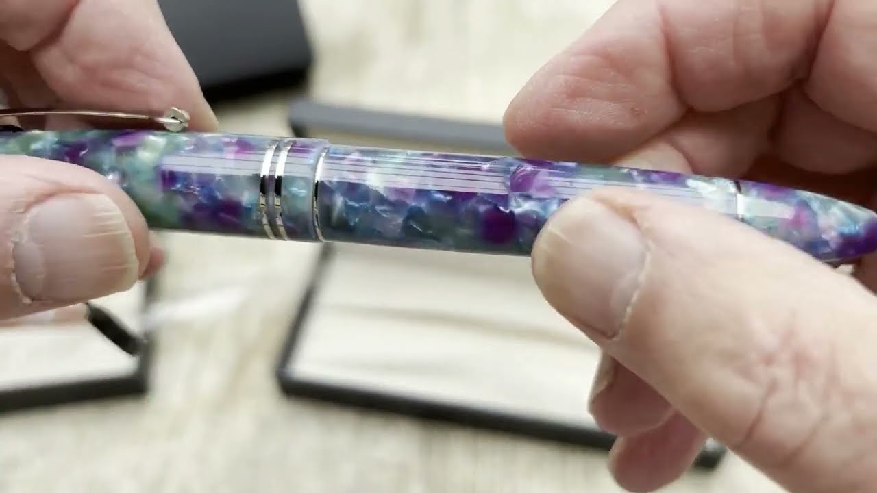 A look at the Leonardo Furore fountain pen in Jade and Ginger
