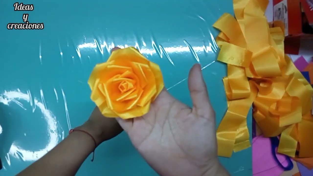 rosas eternas con tela satinada fácil de hacer y muy económico