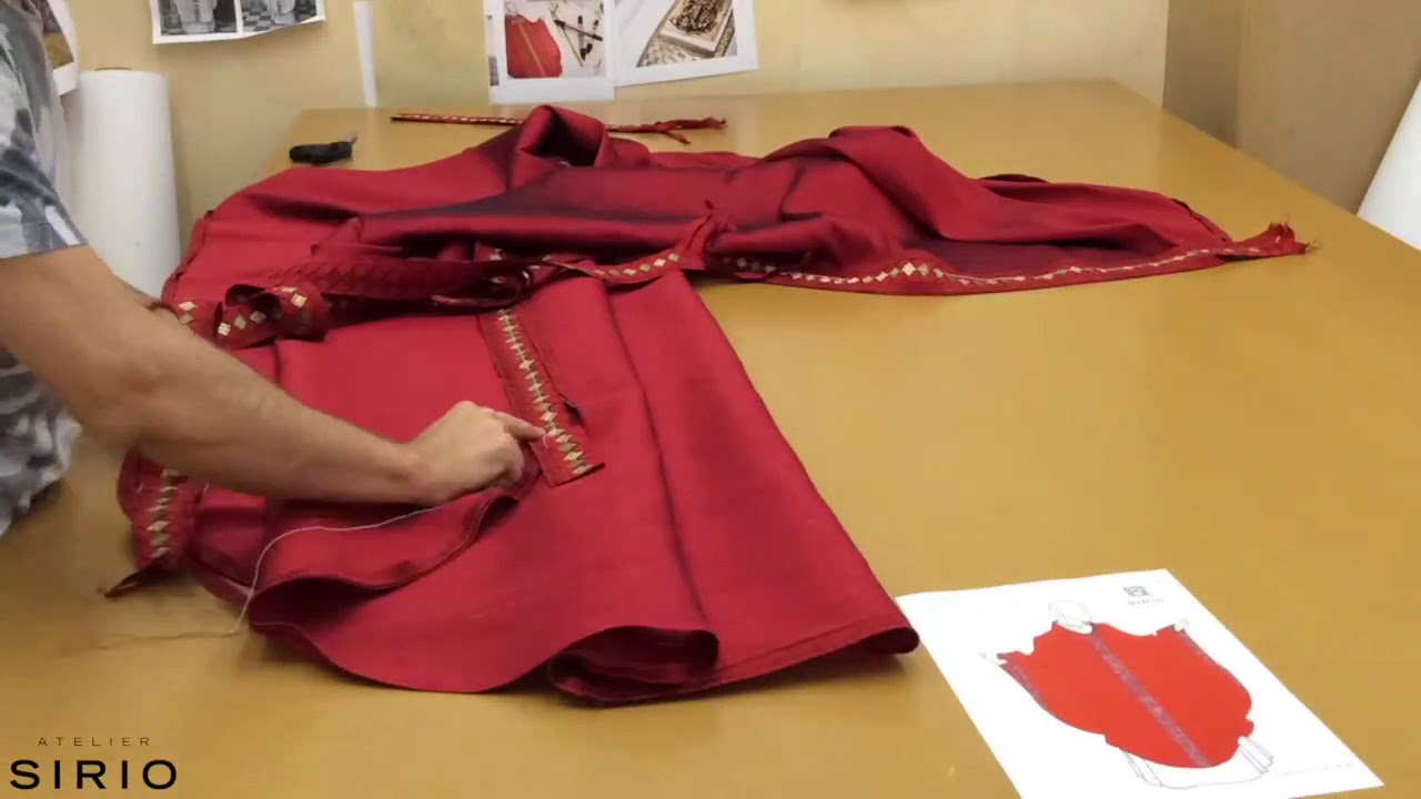 Haciendo una casulla para el papa