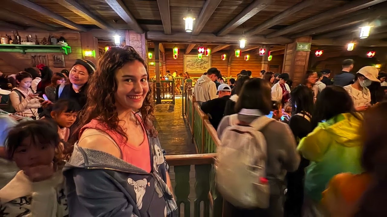 Wandering Oaken’s Sliding Sleighs ~ Hong Kong Disneyland ~ Full Ride Through ~ Meta Glasses view