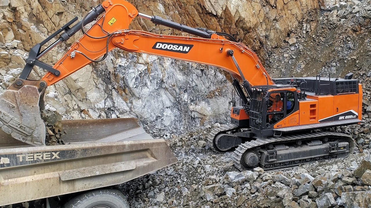 Doosan DX800 Operator Perspective