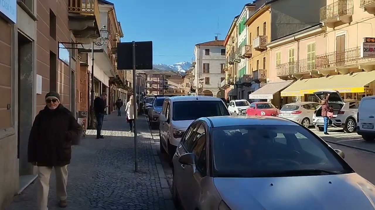A walking tour of Caraglio