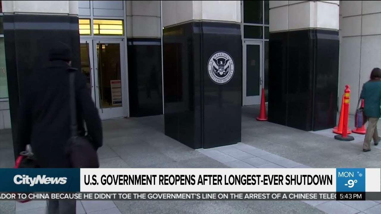 U.S. Government employees head back to work