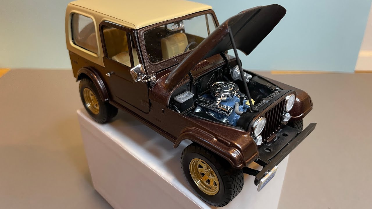 1977 Jeep CJ 7, Revell, 1/24, old kit in new box, 2 out of 5 stars. Unboxing and building.