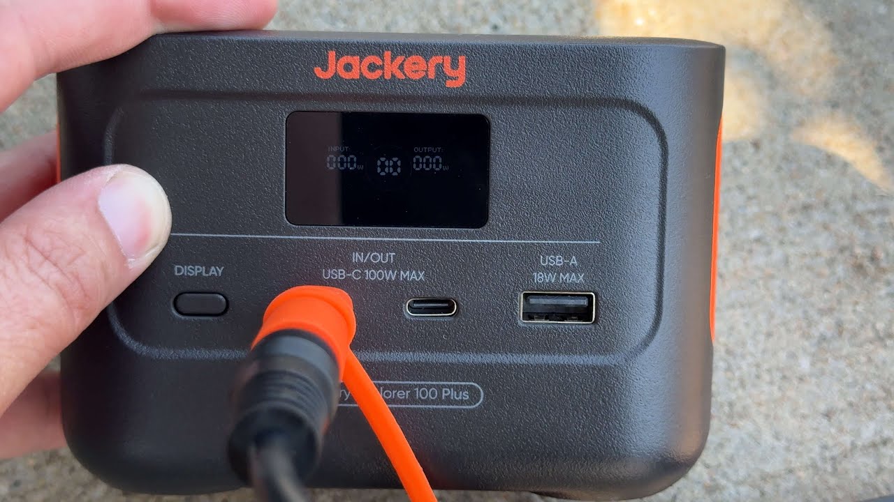 Электростанция Jackery Explorer 100 Plus с солнечной зарядкой