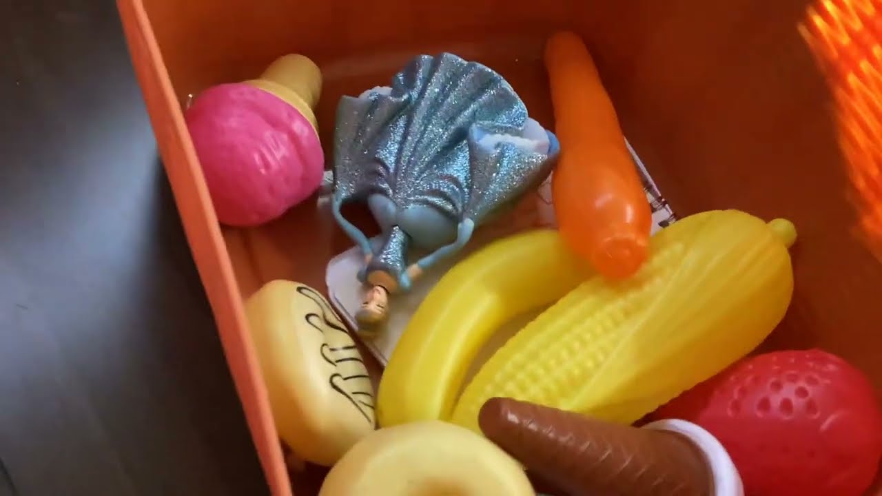 Baby Alive Brittany throws a tantrum at the store!