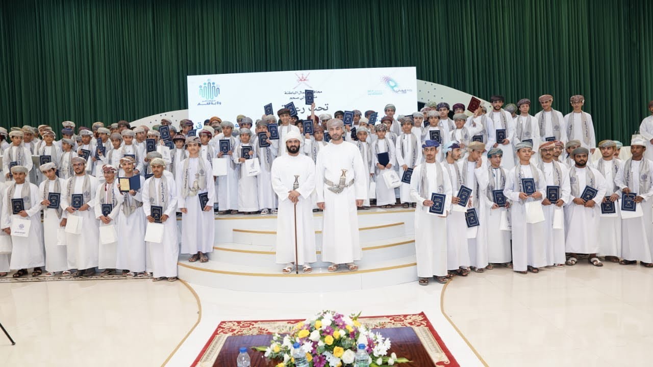 حفل تكريم الطلبة المجيدين للعام الدراسي الحالي بولاية صحم