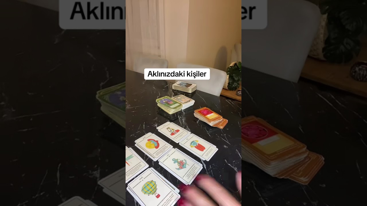 Neler oluyor ? Ne düşünüyor? 🎀 Mini açılım..🎀 #tarot #erildisil #aklimdakikisi #keşfet 