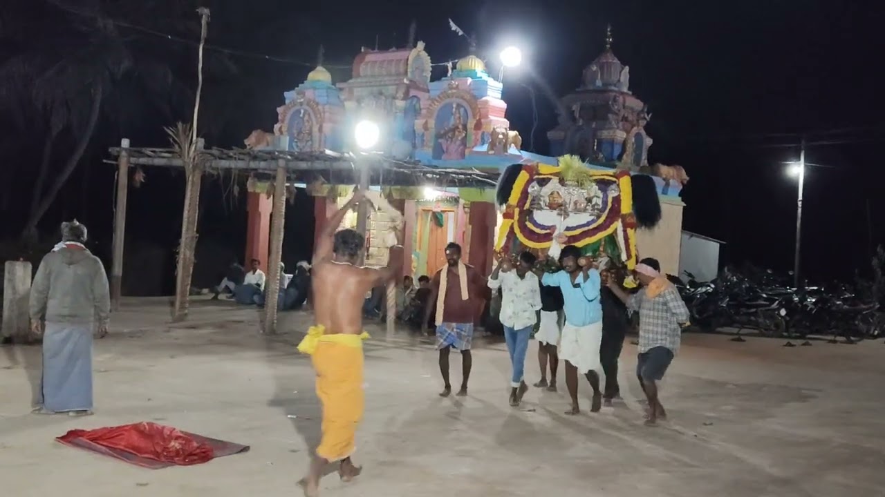 ಅಮಾವಾಸ್ಯೆ ಕಟ್ಟಳೆ ಪ್ರಯುಕ್ತ ನಡೆಸಿದ ಅಮ್ಮನವರ ಉತ್ಸವ