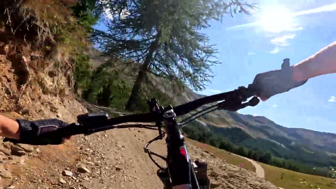 Downhill MTB Pila Bike Park (Aosta) &ndash; Piste Rosse in 4K GoPro
