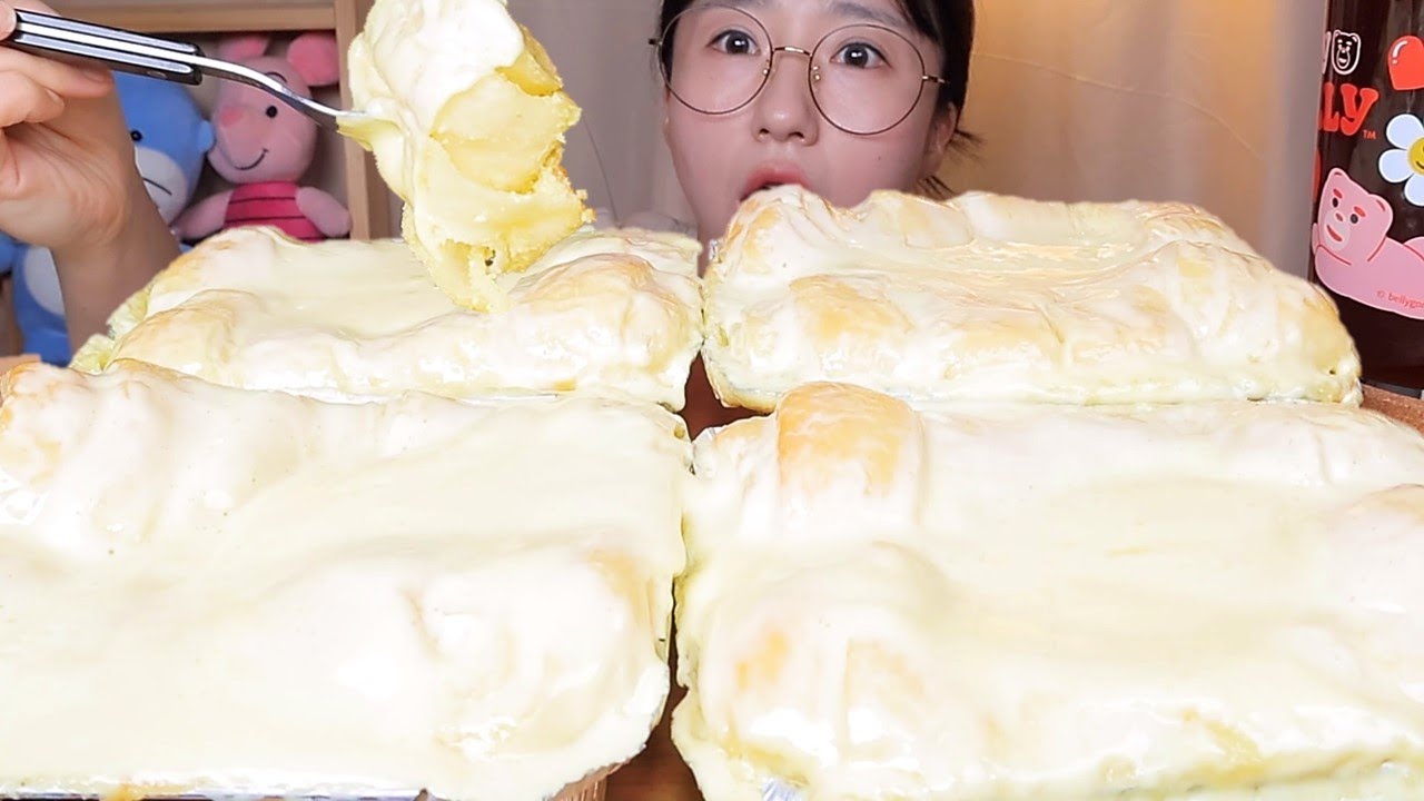 연유촉촉크림치즈🍼 촉촉함 끝판왕.. 달달한 연유브레드 디저트 먹방 Dessert Mukbang