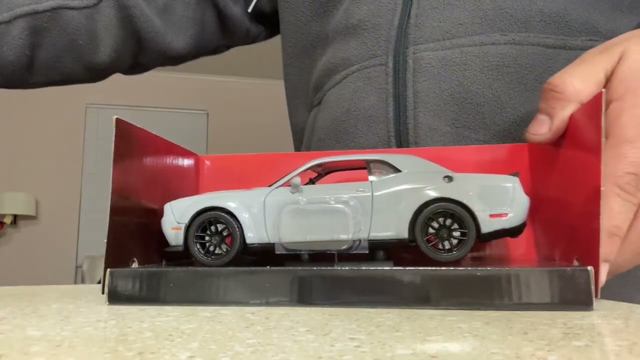 Unboxing 2018 Dodge Challenger SRT Hellcat Widebody 1:24 scale