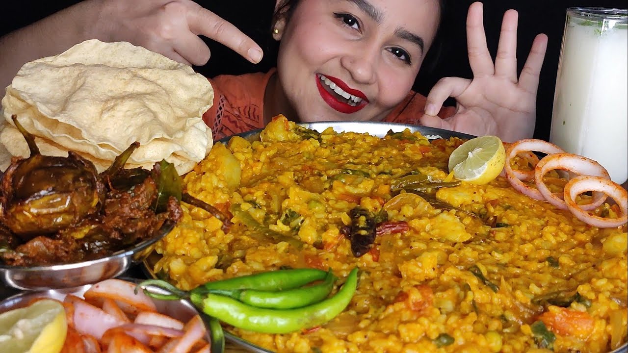 Real Mukbang!!😉 Cook With Me🔥 Eating Daal Khichdi,Baigan Fry With Chaach And Papad🤤😋 ll Mukbang+Asmr