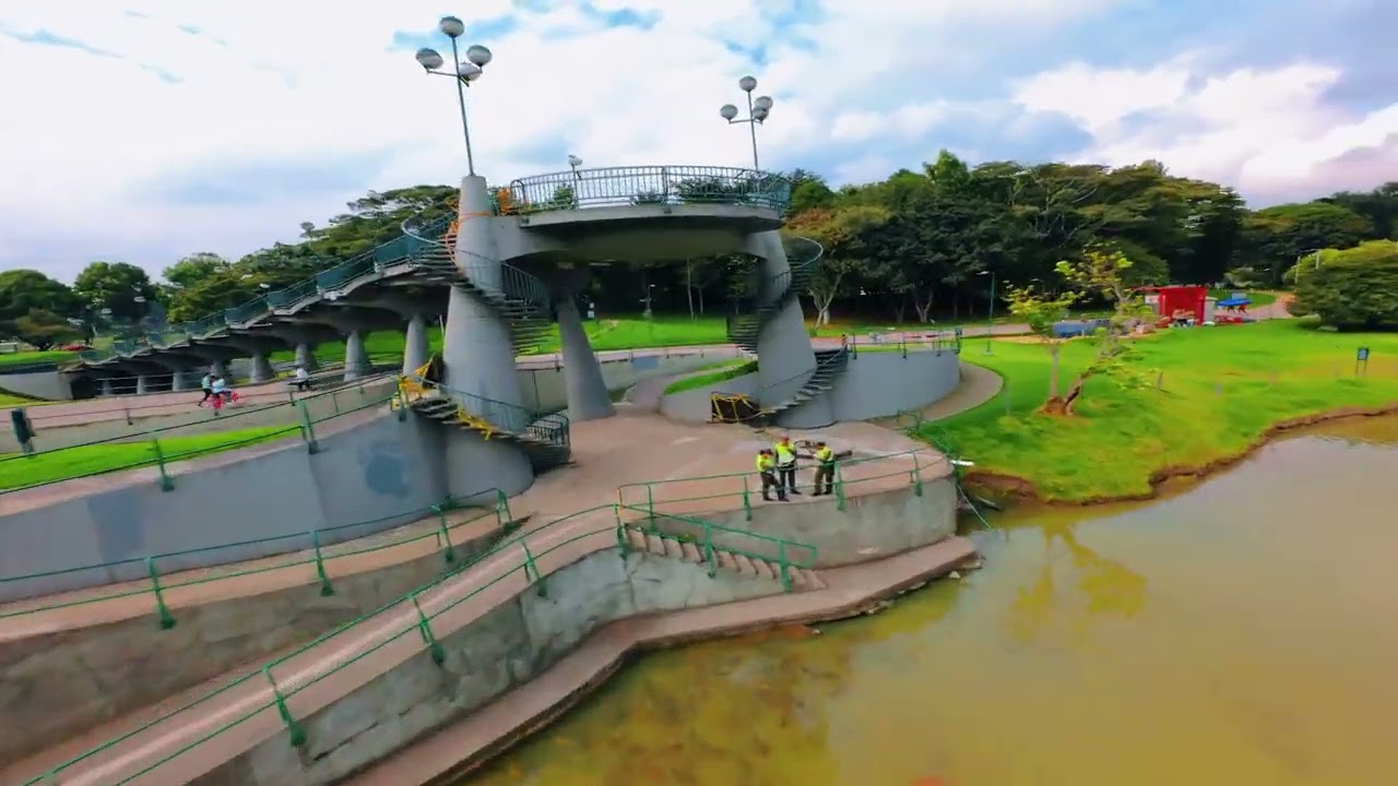 Explorando el Parque Sim&oacute;n Bol&iacute;var desde el Cielo | Drone 4K Bogot&aacute;, Colombia