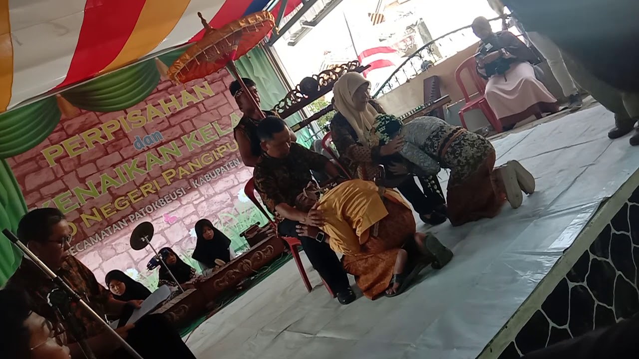 Upacara adat Sunda Galura SDN Pangipukan, Kec. Patokbeusi, Kab. Subang.