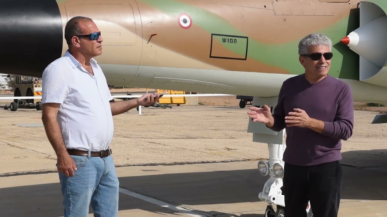 בתא הנשר לבד מול שמונה מיגים!