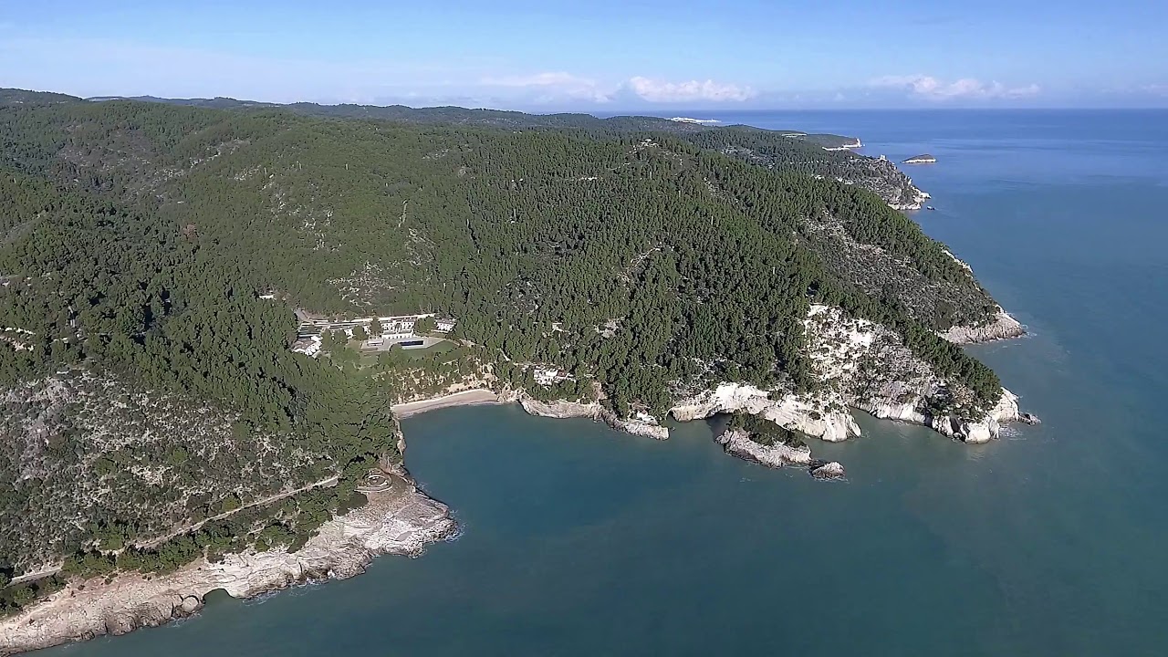 GARGANO- BAIA DELLA PERGOLA IN GIORNATA SERENA.