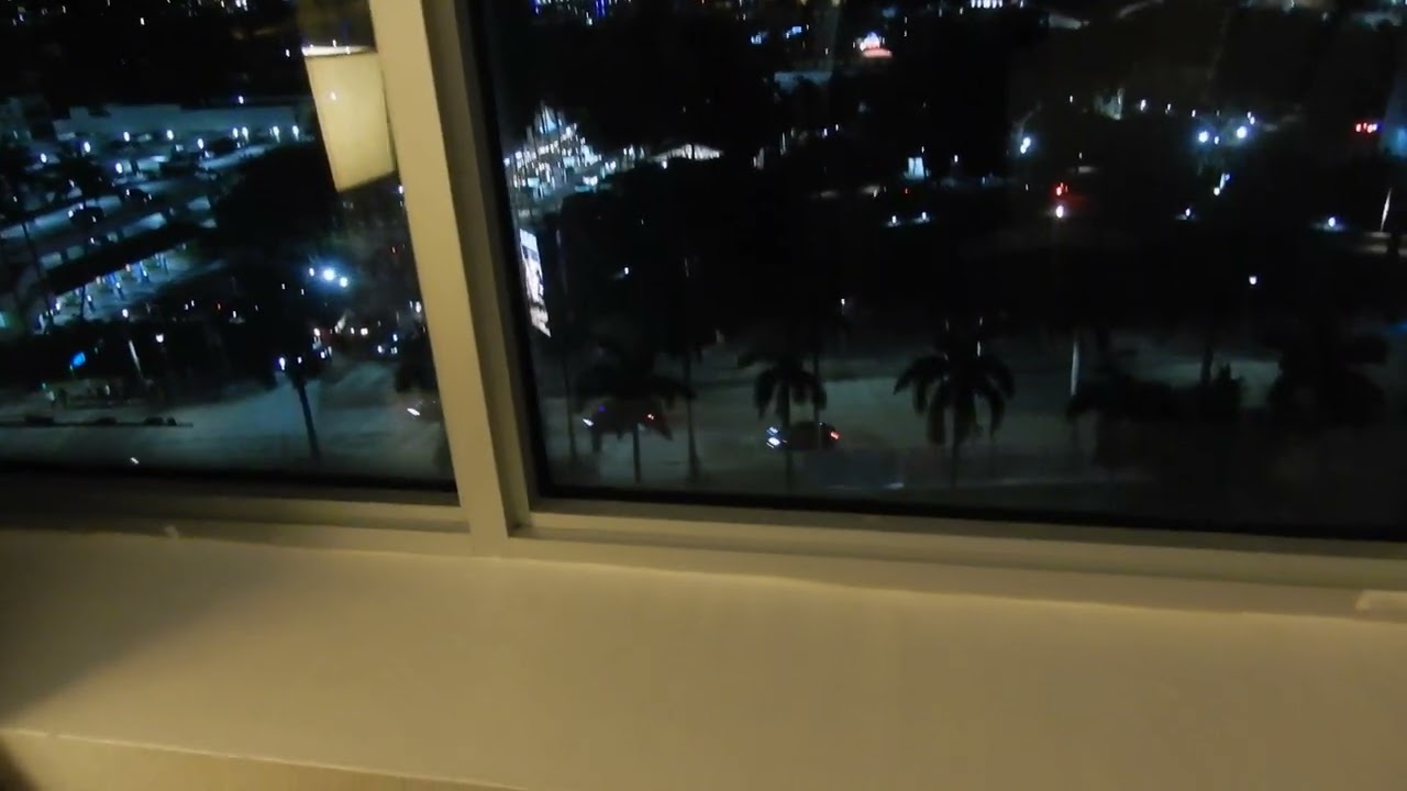 Holiday Inn Port of Miami room tour.