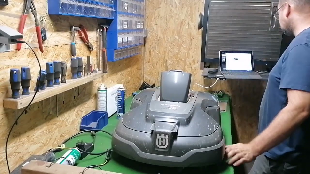 Mähroboter läuft im Kreis