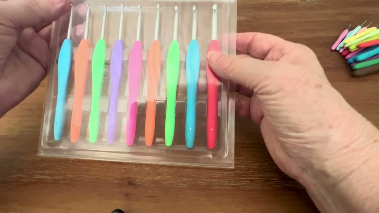 Crochet Hook Review - Clover Amour Hooks Vs Spotlight Sew Easy Hook