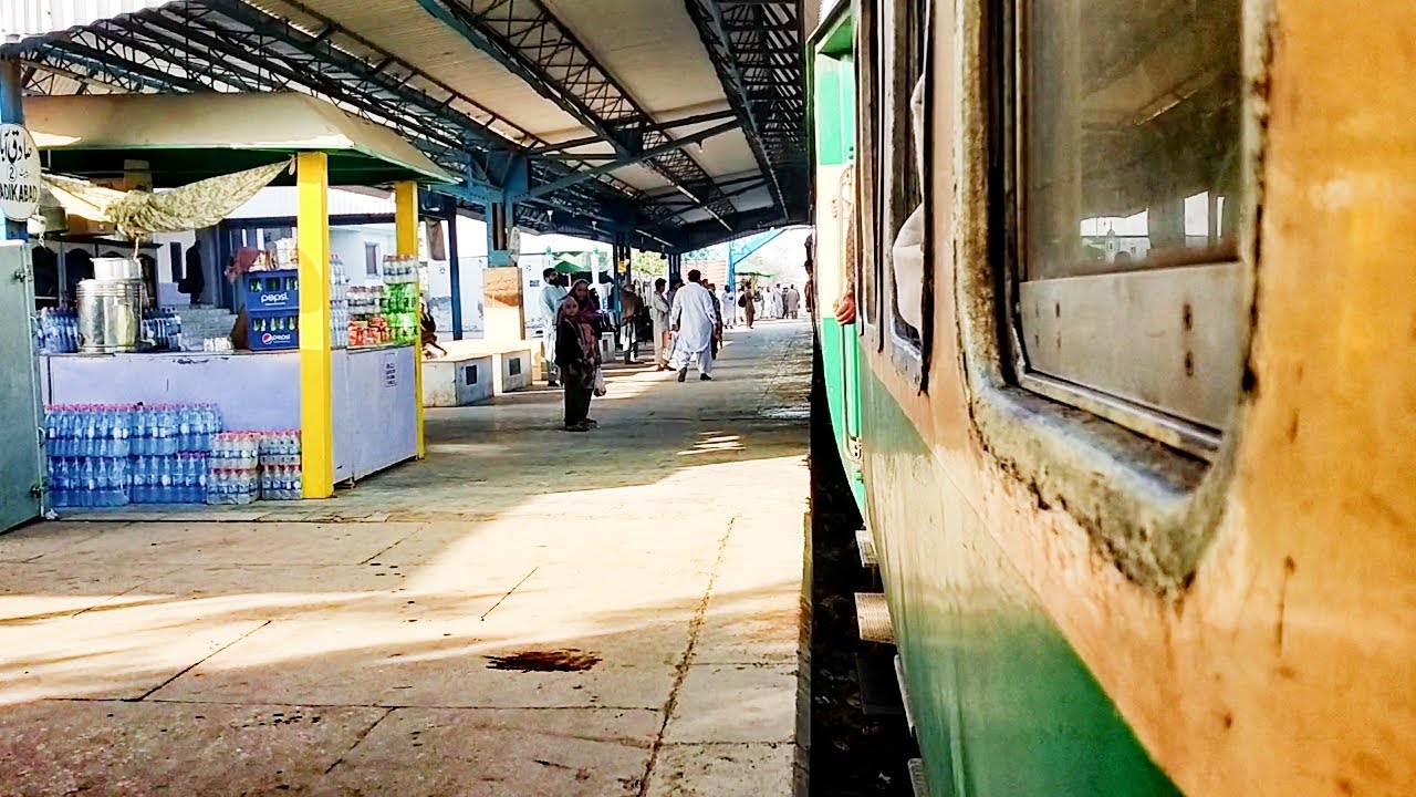 Pakistan Railways:14dn Awam Express reaching Sadiqabad Railway Station